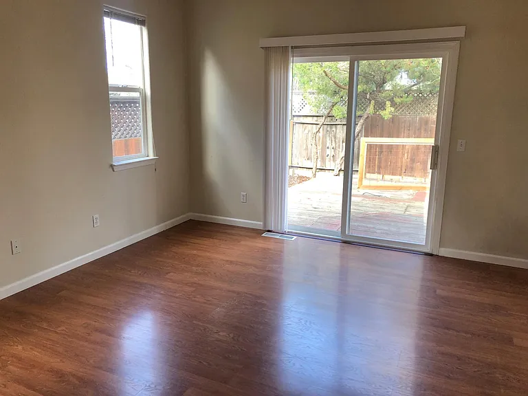 67 Cock Robin Ave — Photo 15