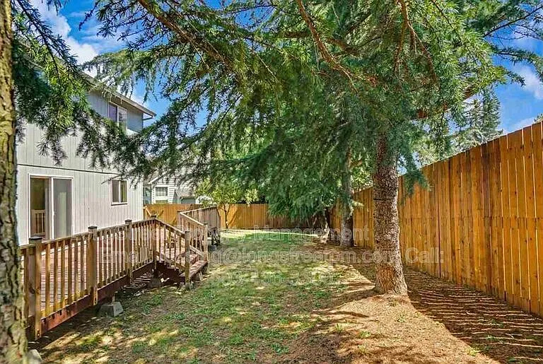 332 NE Carmen Pl — Photo 38