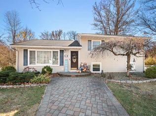 2 Harth Dr, New Windsor, NY 12553