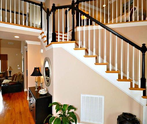 3rd image of 7031 Shady Knoll Ln