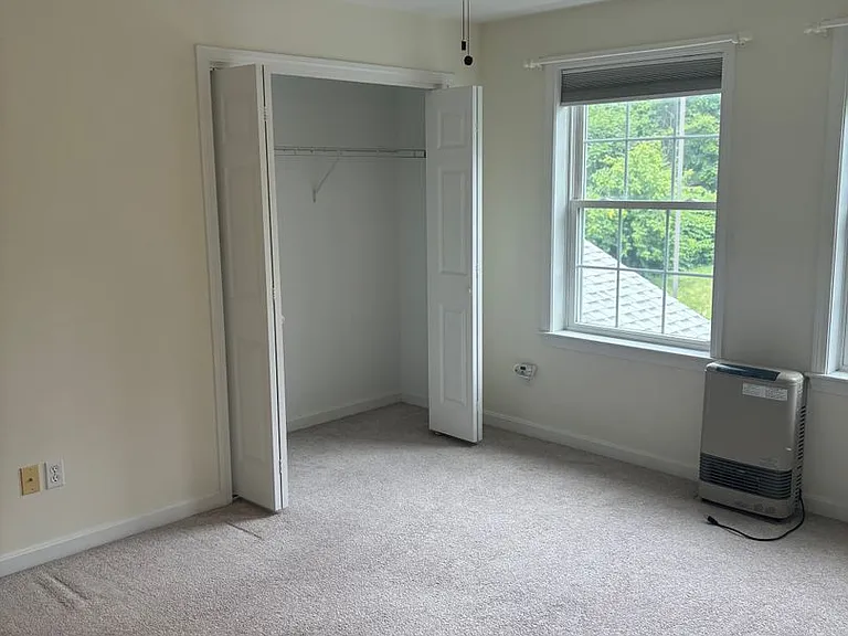 4 Commonwealth Dr — Photo 34