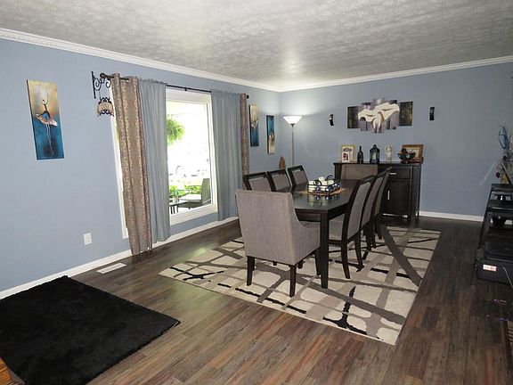5th image of 135 Diane St