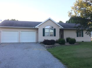 365 N Watertower Rd, Bonnie, IL 62816