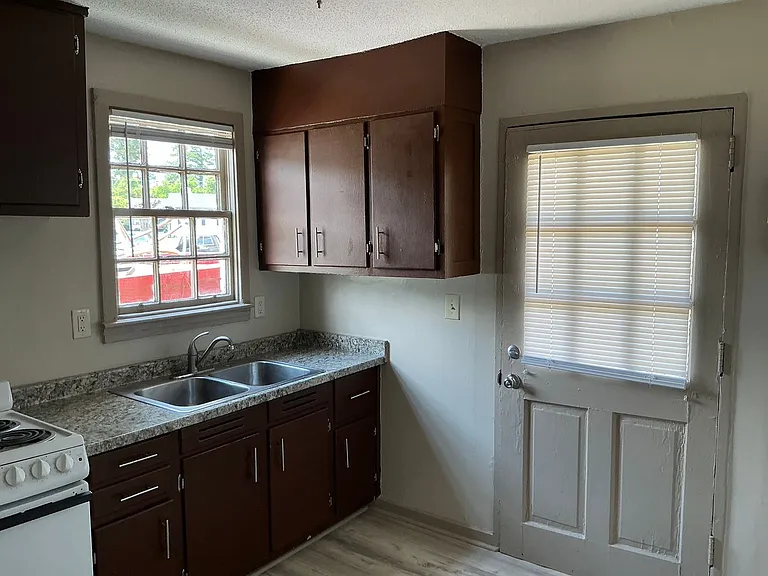 2935 Jackson St — Photo 9