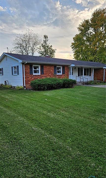 1st image of 22106 W Valleywood Ave
