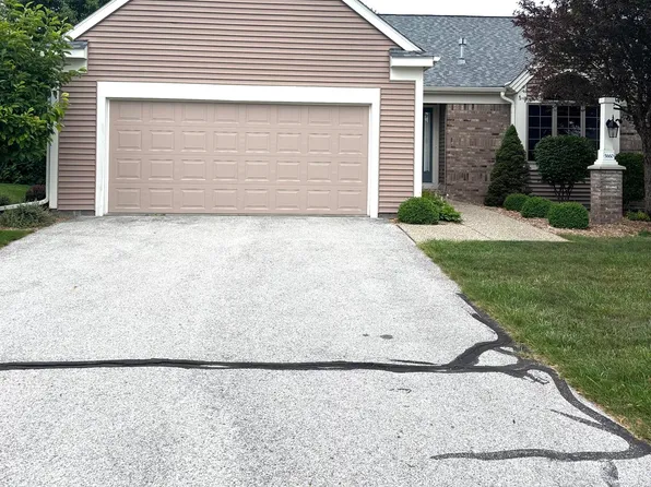5660 Firethorne Dr, Bay City, MI 48706