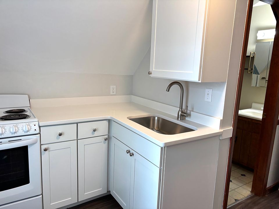 1st image of 64 Eddy St Floor 3