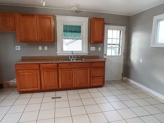 5th image of 236 S Davis St SE