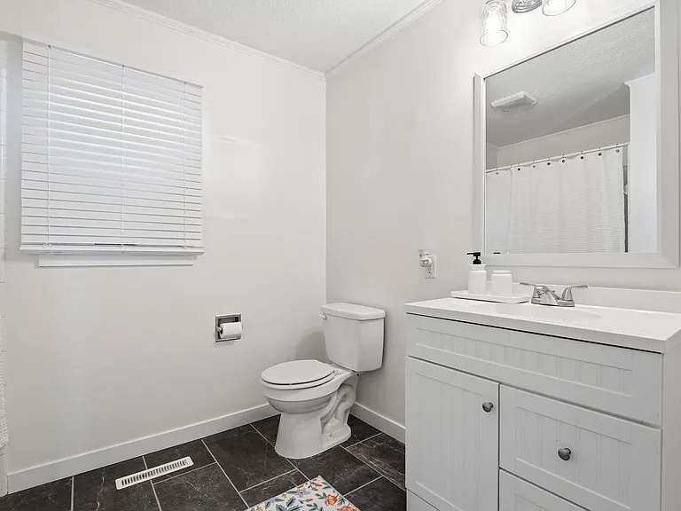 1425 Central Dr — Photo 34