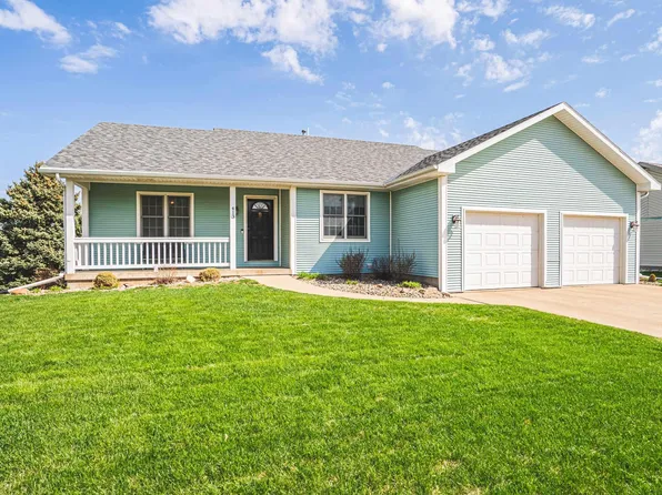 413 17th St SE, Le Mars, IA 51031