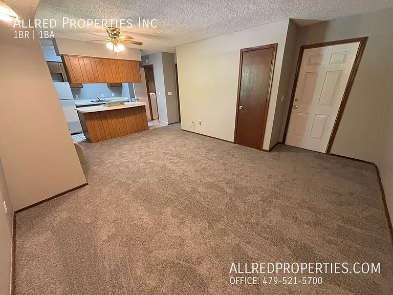 1390 W Wedington Dr #12 — Photo 4