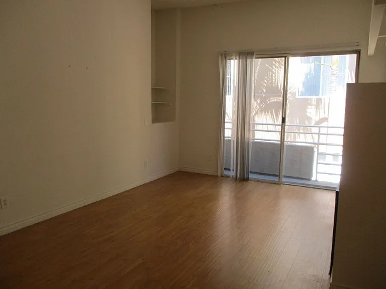 3633 Jasmine Ave — Photo 2