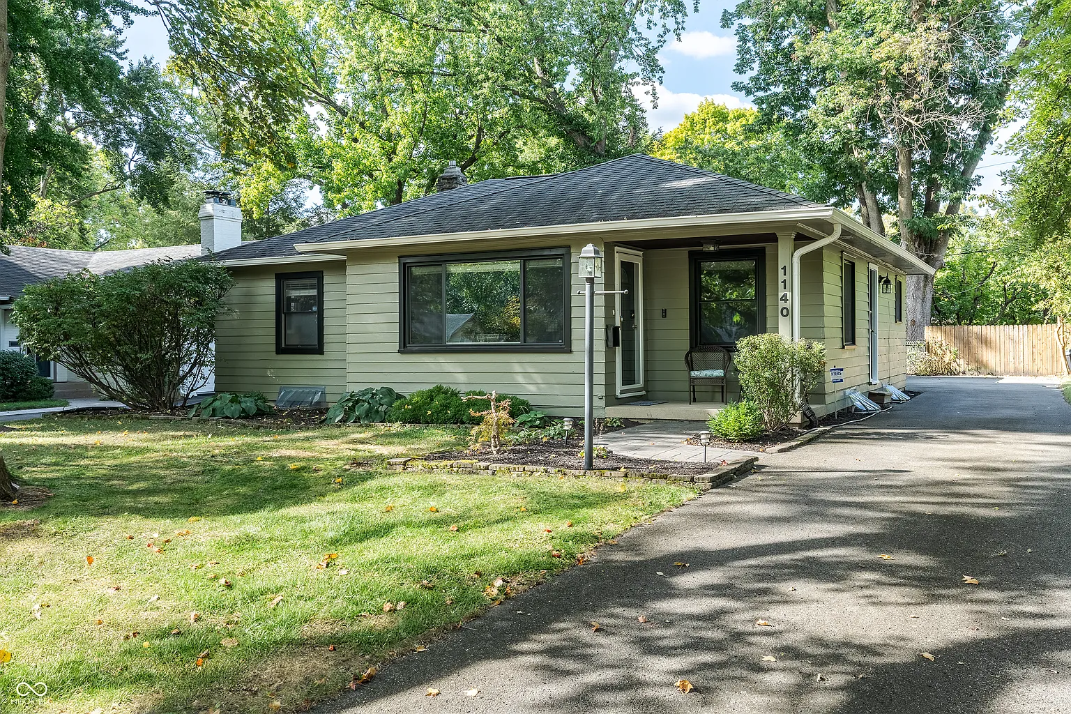 1140 Hawks Ln photo 1