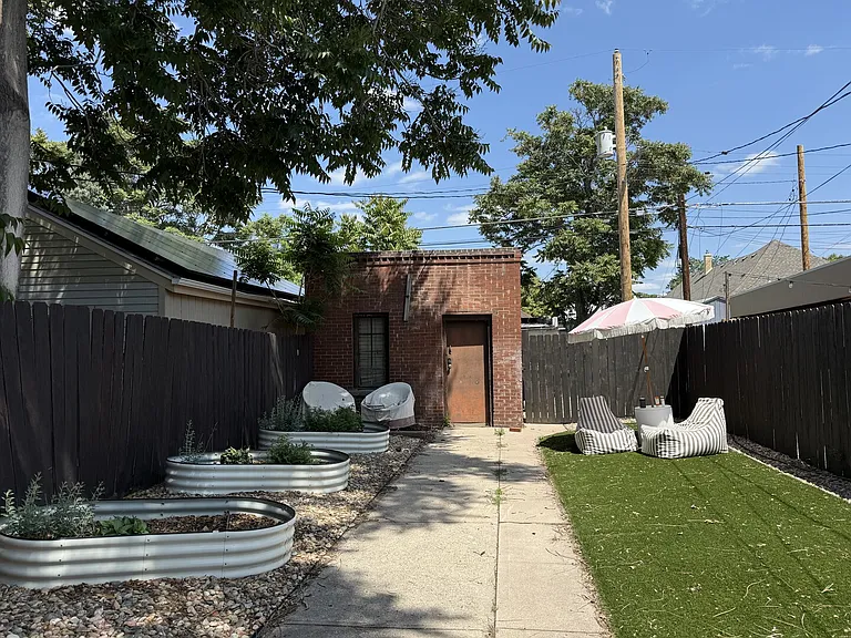 Mariposa St — Photo 22