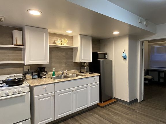 2nd image of 1003 E Jefferson St APT 4