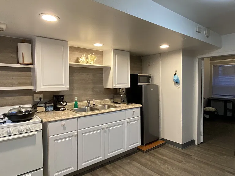 1003 E Jefferson St #4 — Photo 2
