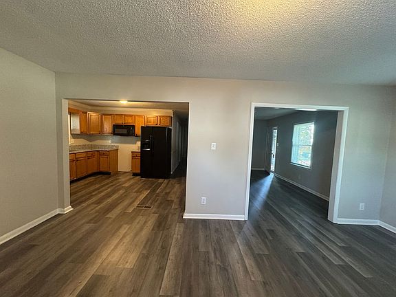 5th image of 2720 Ellen St