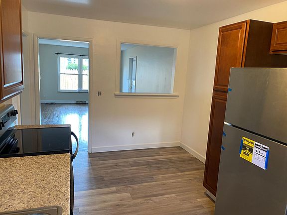 4th image of 270 Highfield Dr