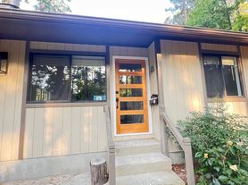 1101 W Main St