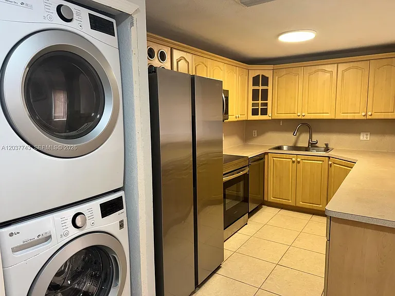 7502 NW 175th St #7502 — Photo 5