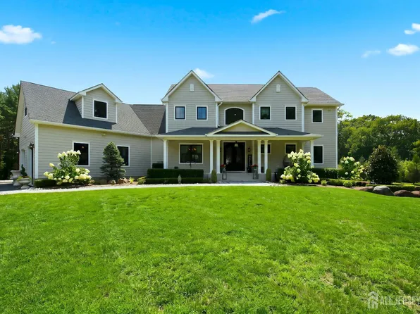35 Hoffman Rd, Monroe Township, NJ 08831