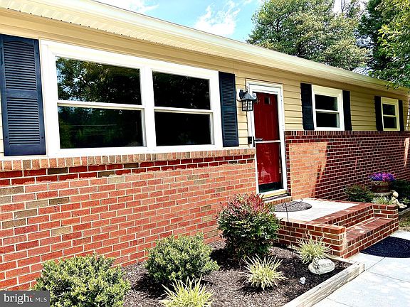5th image of 464 Martin Dr