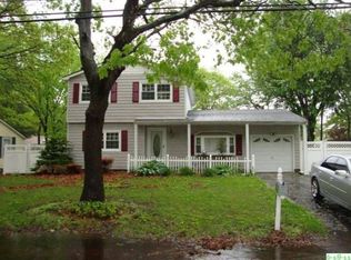 411 Mollie Blvd, Holbrook, NY 11741