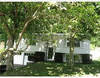 635 Clifton Rd photo 1