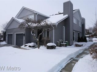 645 S Crooks Rd, Clawson, MI 48017