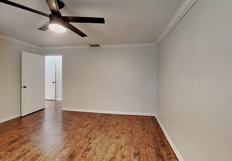 3801 1/2 W Palmira Ave — Photo 14