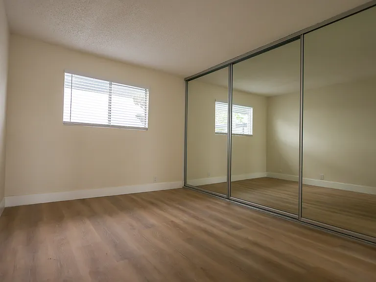 Oceanaire Villa Apartments — Photo 10