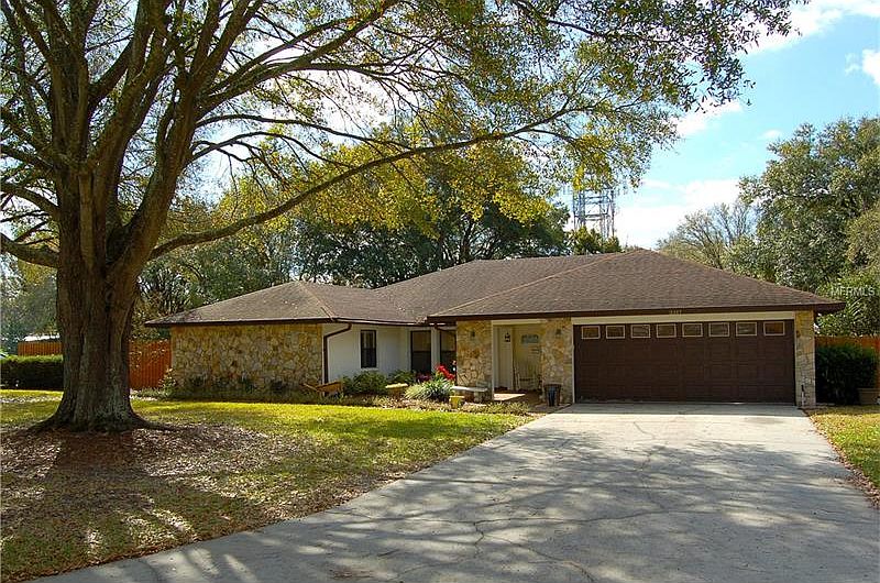 1st image of 2217 Roslyn Ln