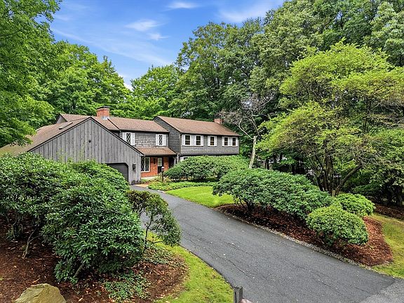 2nd image of 3 Hilltop Dr