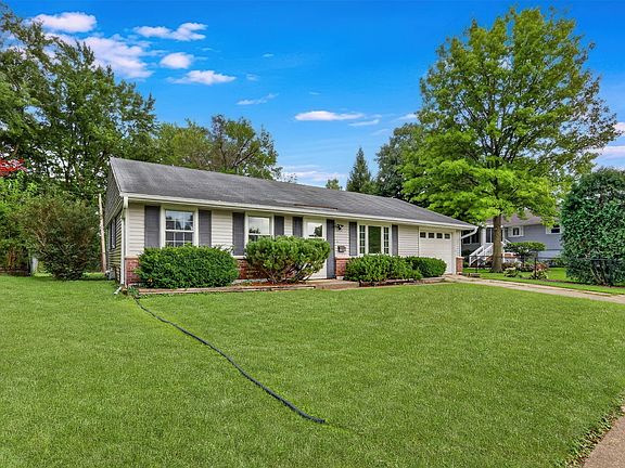 3rd image of 527 Sherwood Dr