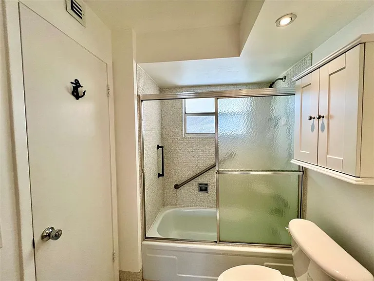 2800 NW 47th Ter #106B — Photo 25