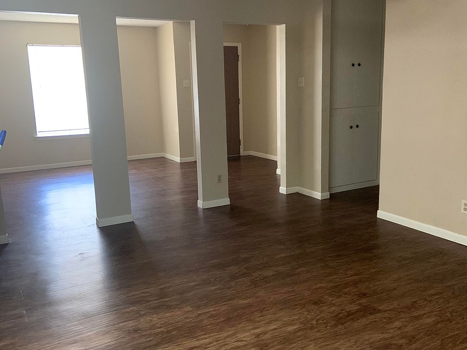 2nd image of 907 Dover Cir
