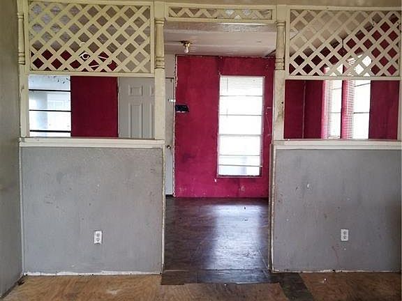 3rd image of 632 S Polk St