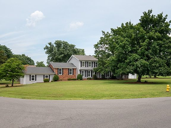 3rd image of 100 Iroquois Ct