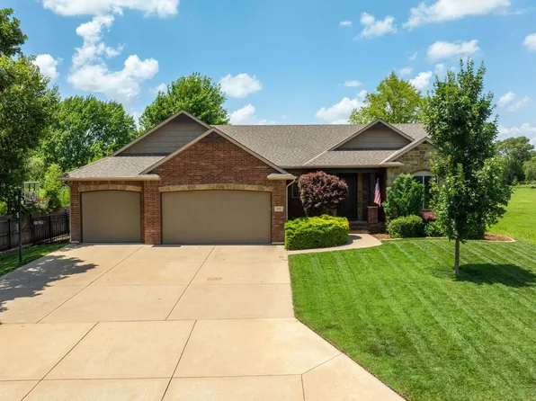 500 Stone Lake Dr, Augusta, KS 67010