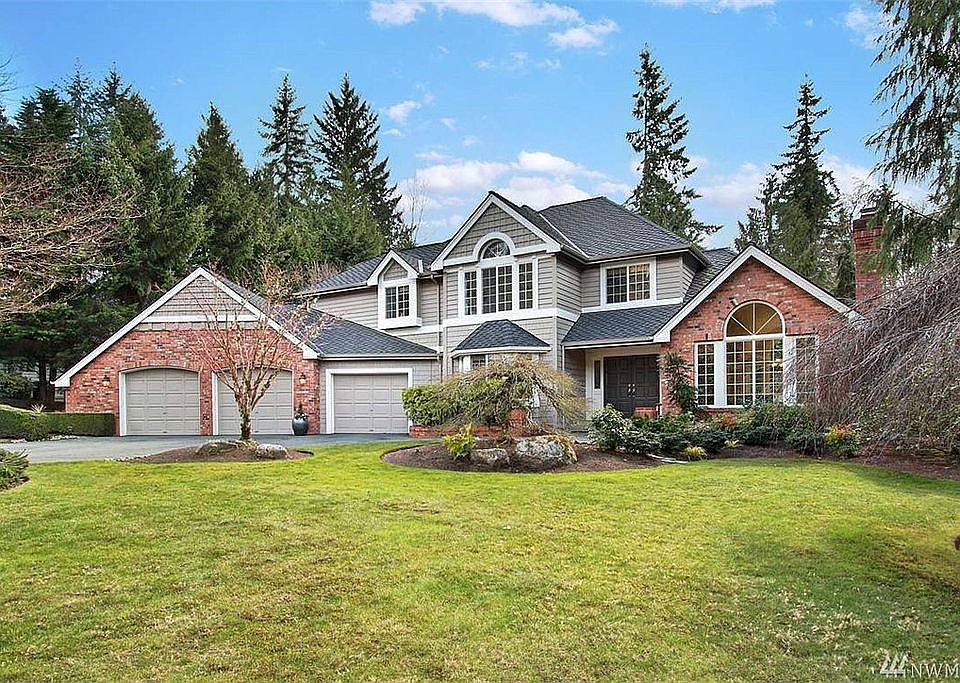 Sought after Lake of the Woods 3450* sq ft home with the ideal floor plan; 4 bedrooms upstairs, large main floor den or office and large functional bonus/media room.