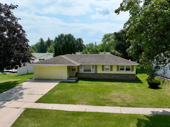 2122 N Hawthorne Park Dr, Janesville, WI 53545