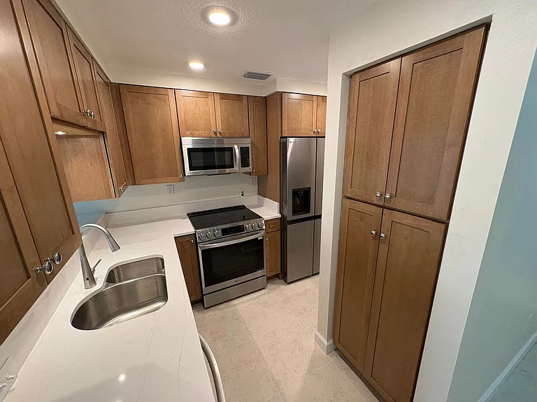 314 Westlake Ct — Photo 6
