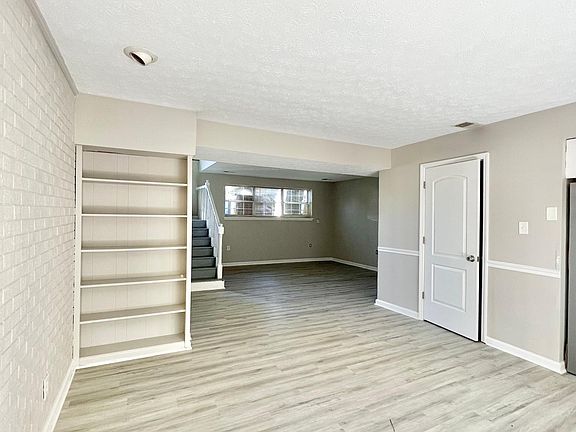 5th image of 1362 Dix Dr #A
