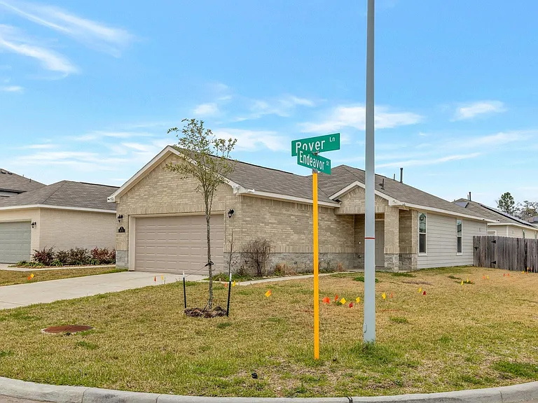 16751 Rover Ln — Photo 2