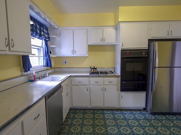 2nd image of 21 S Cottenet St