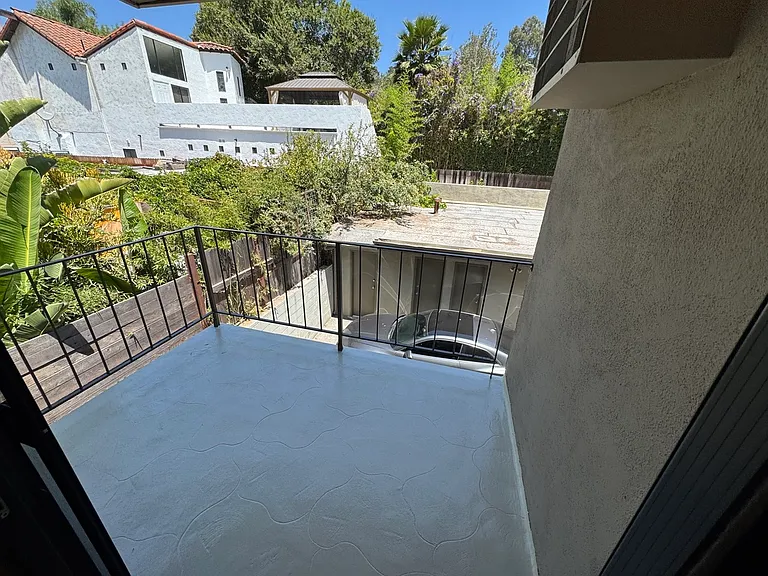 6345 Primrose Ave #10 — Photo 9