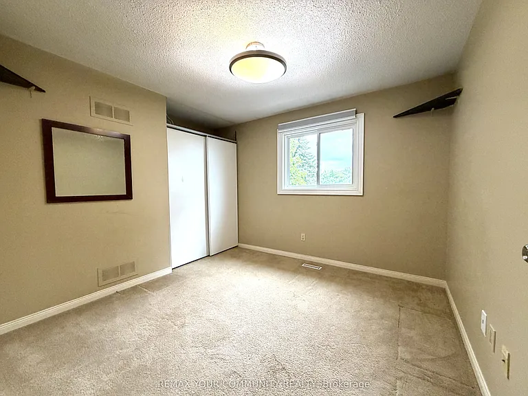 209 Yorkshire Dr — Photo 19