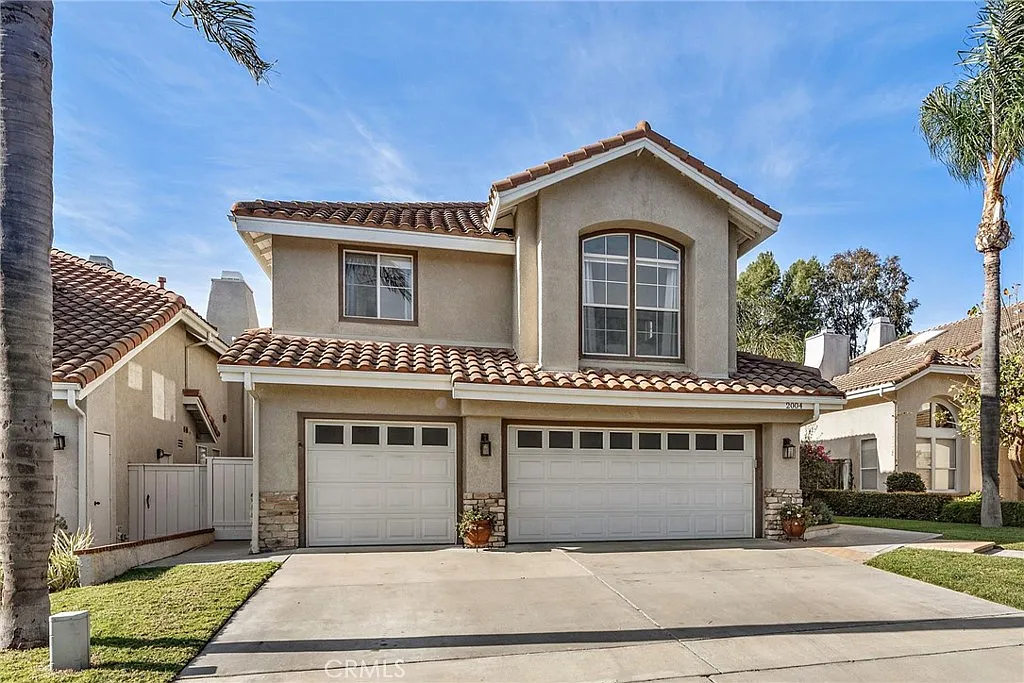 4 bed, 2.5 bath, 2530 sqft, $10,000 — Photo 3