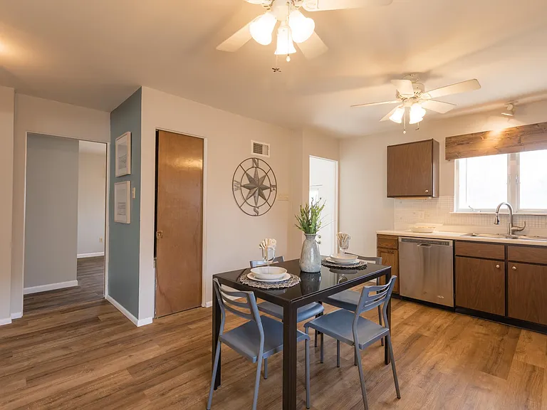 356 W Loretta Ave — Photo 12