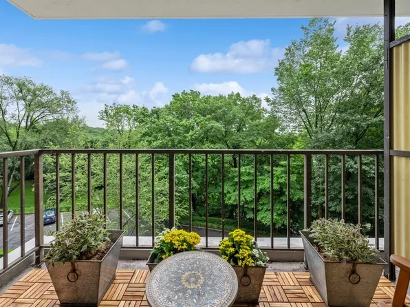 4525 Henry Hudson Parkway West image 10 of 10